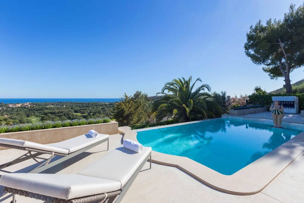 swimming pool and sea view this delux home in the hills of Bendinat