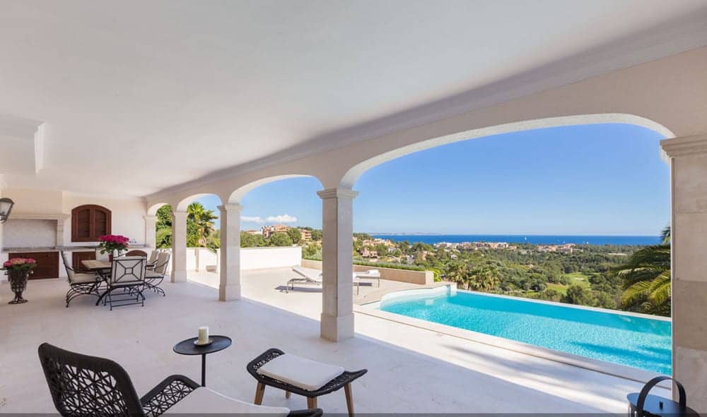 swimming pool and sea view this delux home in the hills of Bendinat